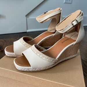 Lucky Brand Mahni 2 Wedge Sandals NWT natural beige size 10